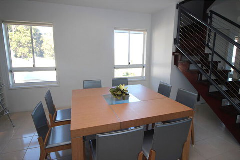 Deep Blue 14 - Holiday Sunshine Coast 3