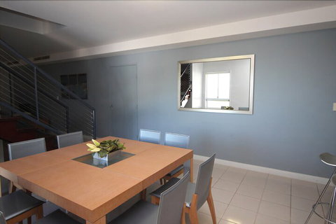 Deep Blue 14 - Holiday Sunshine Coast 2