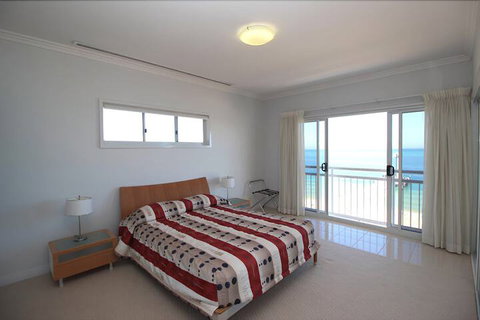 Deep Blue 14 - Holiday Sunshine Coast 4