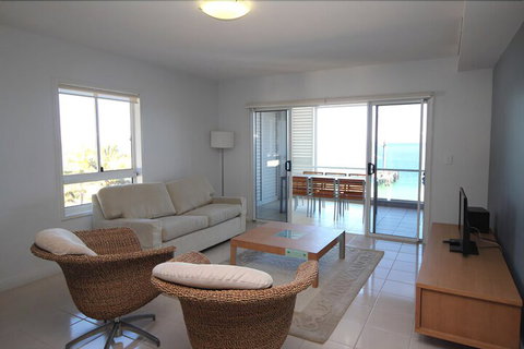 Deep Blue 14 - Holiday Sunshine Coast 6