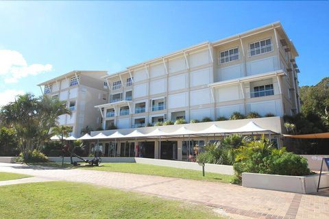 Deep Blue 14 - Holiday Sunshine Coast 0