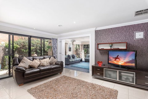 Essendon North B&B - Sunshine Coast Tourism 2