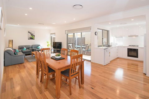 Gale House - Holiday Sunshine Coast 5