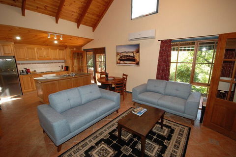 Garden Cottage Beechworth - Holiday Sunshine Coast 4
