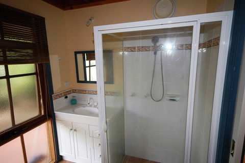 Garden Cottage Beechworth - Holiday Sunshine Coast 3
