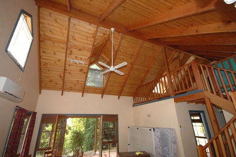 Garden Cottage Beechworth - Holiday Sunshine Coast 1