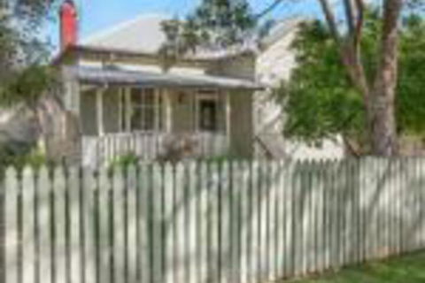 Ambiente Cottage Pet & Family Friendly - Holiday Sunshine Coast 0