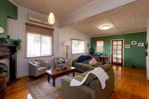 Ambiente Cottage Pet & Family Friendly - Holiday Sunshine Coast 3