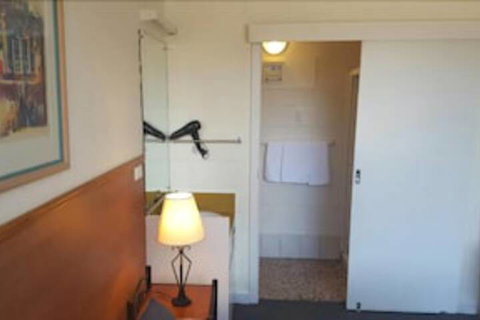 Mt Lyell Motor Inn - Holiday Sunshine Coast 6
