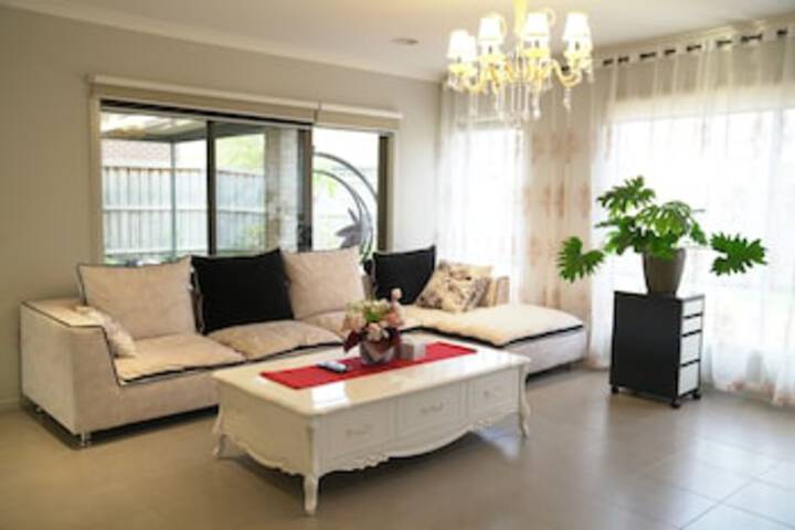 Williams Landing VIC Holiday Sunshine Coast