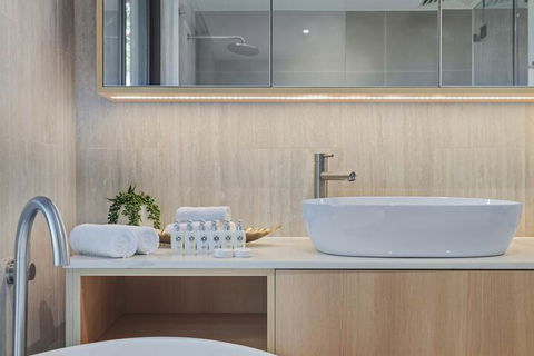 HomeHotel Ultra Luxurious 3 Bedroom Penthouse - Sunshine Coast Tourism 5