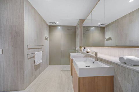 HomeHotel Ultra Luxurious 3 Bedroom Penthouse - Sunshine Coast Tourism 3
