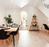 The Renwick - Holiday Sunshine Coast
