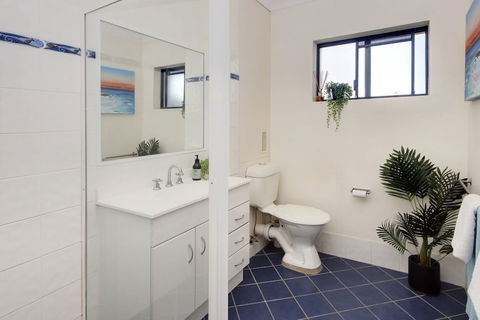 Anchored At South West Rocks - Holiday Sunshine Coast 0