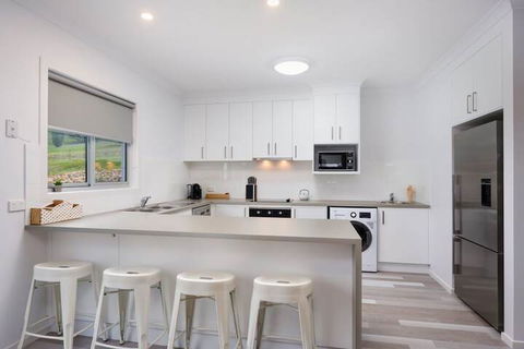 Albury Yalandra Apartment 1 - Holiday Sunshine Coast 5