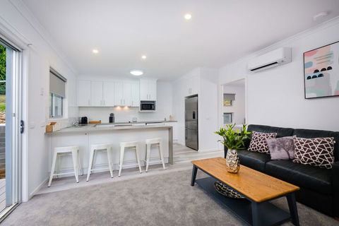 Albury Yalandra Apartment 1 - Holiday Sunshine Coast 1