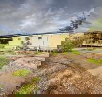 Victoria Accommodation Village - Sunshine Coast Tourism