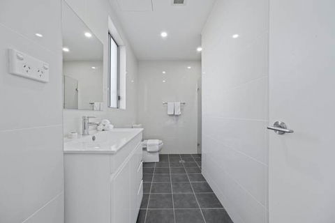HomeHotel New & Spacious 3 Bedroom Penthouse - Holiday Sunshine Coast 5