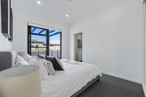 HomeHotel New & Spacious 3 Bedroom Penthouse - Holiday Sunshine Coast 3