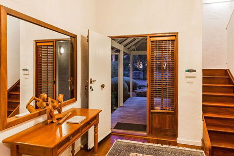 Beachfront House - Holiday Sunshine Coast 3