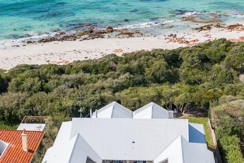 Beachfront House - Holiday Sunshine Coast 6