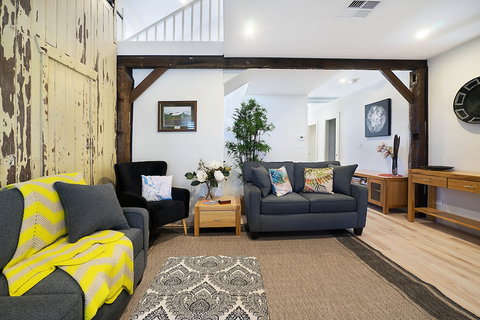 Accommodation Hunter - James St Morpeth - Holiday Sunshine Coast 3
