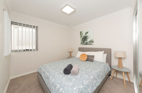 Lakeview Suites - Holiday Sunshine Coast 1
