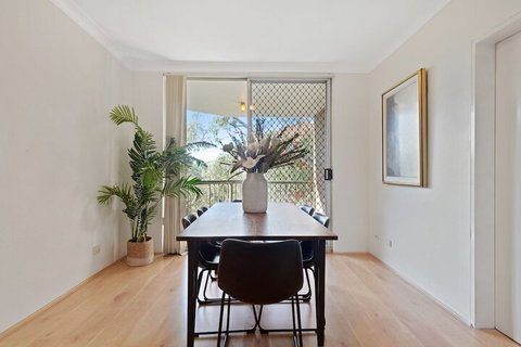 HomeHotel Luxury Close To Train Station - Holiday Sunshine Coast 5