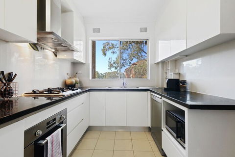HomeHotel Luxury Close To Train Station - Holiday Sunshine Coast 7
