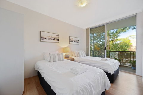 HomeHotel Luxury Close To Train Station - Holiday Sunshine Coast 2