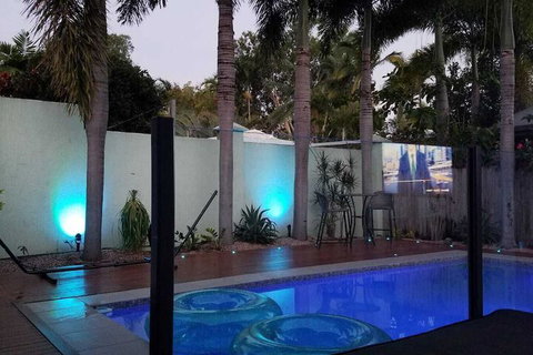 Beach Bliss Queen Bed BBQ Pool Netflix - Holiday Sunshine Coast 6