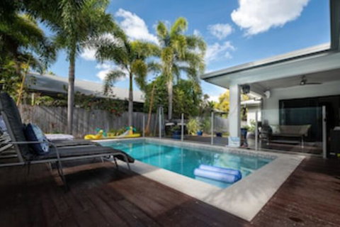 Beach Bliss Queen Bed BBQ Pool Netflix - Holiday Sunshine Coast 0