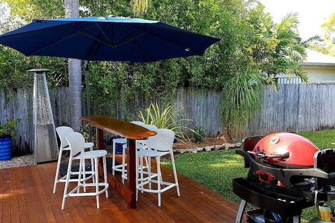 Beach Bliss Queen Bed BBQ Pool Netflix - Holiday Sunshine Coast 4