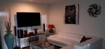 La Casa De Playa - Holiday Sunshine Coast 4