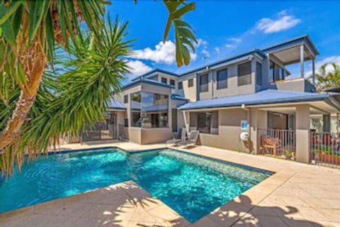 Gold Coast Stunning Waterfront Retreat By Hostrelax - Holiday Sunshine Coast 0