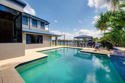 Gold Coast Stunning Waterfront Retreat By Hostrelax - Holiday Sunshine Coast 1
