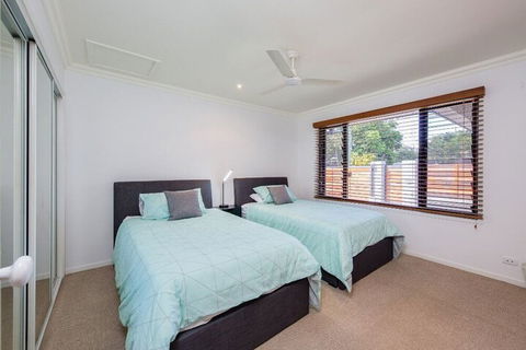 Gold Coast Stunning Waterfront Retreat By Hostrelax - Holiday Sunshine Coast 3