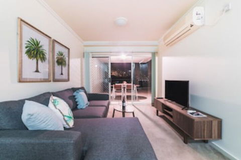 Absolute Riverfront One Bedroom Apartment - Holiday Sunshine Coast 0