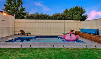 Adelaide 4 Bedroom House With Pool - Holiday Sunshine Coast 3