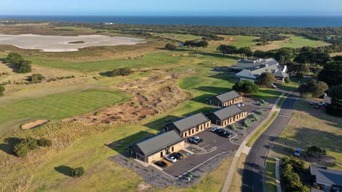 13th Beach Golf Lodges - Sunshine Coast Tourism 4