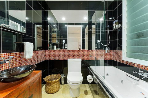 Ocean Pearl On Eclipse - Sunshine Coast Tourism 6