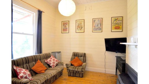 MY Fair Lady External Bathroom PET Friendly - Holiday Sunshine Coast 5
