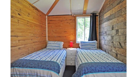 MY Fair Lady External Bathroom PET Friendly - Holiday Sunshine Coast 6