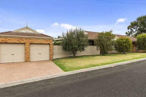 Seaholme Free Wifi & Foxtel - Holiday Sunshine Coast 1