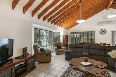 Seaholme Free Wifi & Foxtel - Holiday Sunshine Coast 3