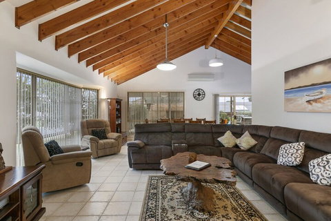 Seaholme Free Wifi & Foxtel - Holiday Sunshine Coast 6