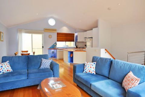 THE Sails 8 Linen Included Central Location - Holiday Sunshine Coast 0