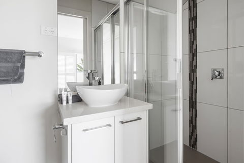 The Jetty Beach Apartment By Ready Set Host - Sunshine Coast Tourism 6