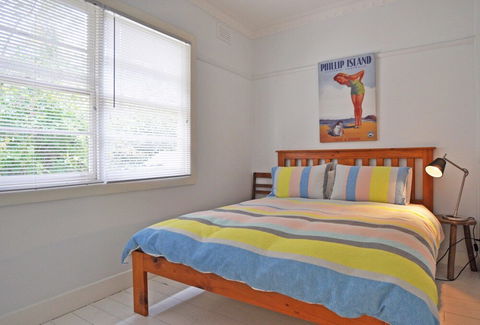 SEA Whispers Inlet Side - Sunshine Coast Tourism 1