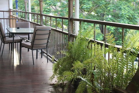 Carlon's Hotel - Sunshine Coast Tourism 5